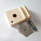 Seventeen-key solid wood thumb piano